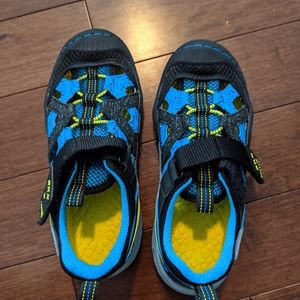 Boys sz 1 sneakers sandal Skechers never worn nwot